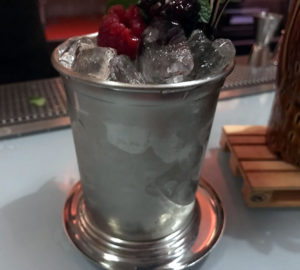 Aperitivo a Napoli: Tutti pazzi per i cocktail e taglieri di qualità del Pacù 