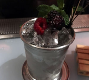 Aperitivo a Napoli: Tutti pazzi per i cocktail e taglieri di qualità del Pacù 