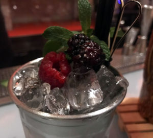 Aperitivo a Napoli: Tutti pazzi per i cocktail e taglieri di qualità del Pacù 