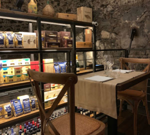 Mercato Pompeiano: locale suggestivo in pietra vesuviana e dalle eccellenze Made in Italy