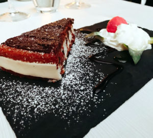‘A fenestella: ristorante dal mix di profumi di mare nella cornice del Golfo di Napoli 