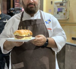 La burgeria D’Ausilio e il trionfo del panino solidale per La Scalzabanda