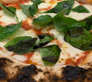 Pizzeria I Vesuviani: pizza in teglia, in pala o da padellino? 