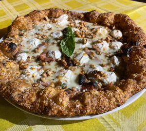 Napul’è di Falanga Carmine a Lacco Ameno: pizza fragrante e morbida con un’asso nella manica