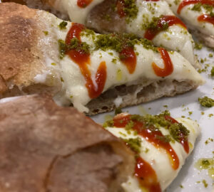 I Vesuviani a Castello di Cisterna dalla pizza in teglia a quella napoletana