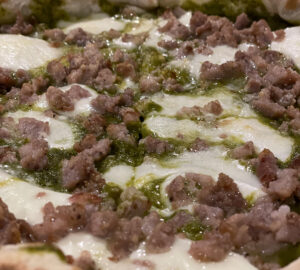 I Vesuviani a Castello di Cisterna dalla pizza in teglia a quella napoletana