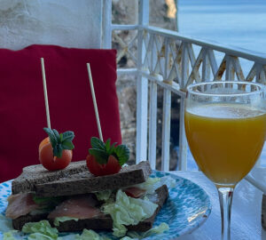 Caffe serafini: la colazione da vivere sul balconcino esclusivo a picco sul mare