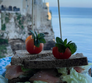 Caffe serafini: la colazione da vivere sul balconcino esclusivo a picco sul mare