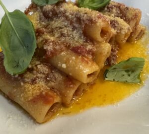 L’amo bistrot a Piazzetta Marinari unisce il bere bene a cibo di qualità